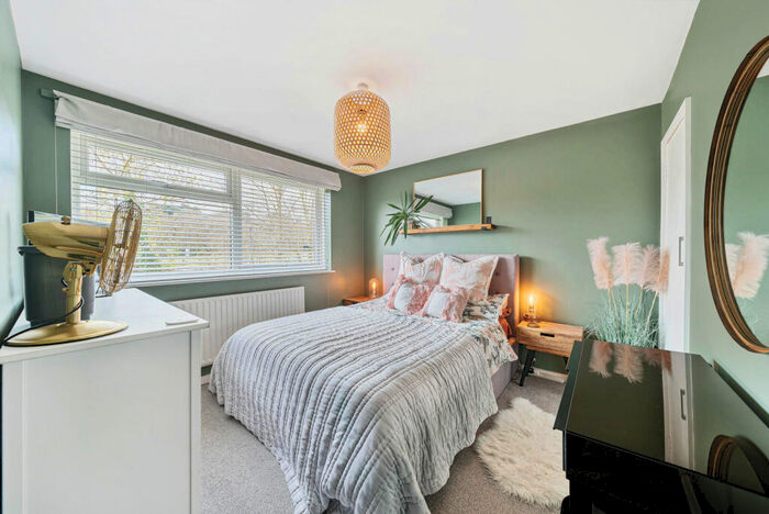 3 Bedroom End Of Terrace House For Sale In Foxhills Road, Ottershaw, KT16