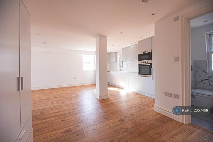 2 Bedroom Flat To Rent In Hollybush Street, London, E13