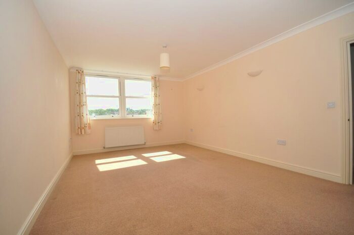 2 Bedroom Apartment To Rent In Crow Lane, Rochester, ME1