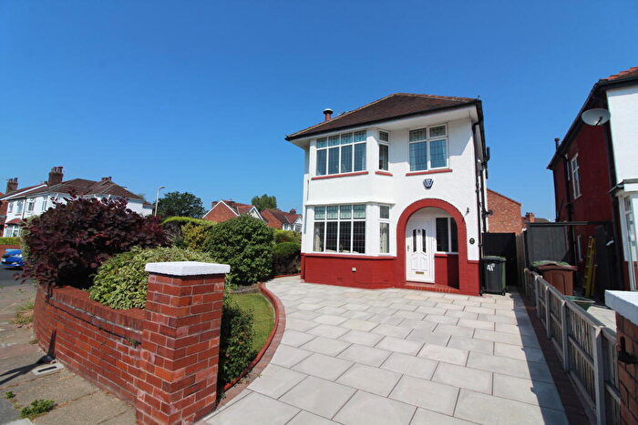 3 Bedroom Detached House For Sale In Balmoral Drive, Southport, Merseyside, PR9