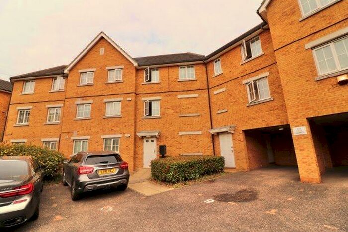 2 Bedroom Flat To Rent In Parnell Close, Grays, RM16