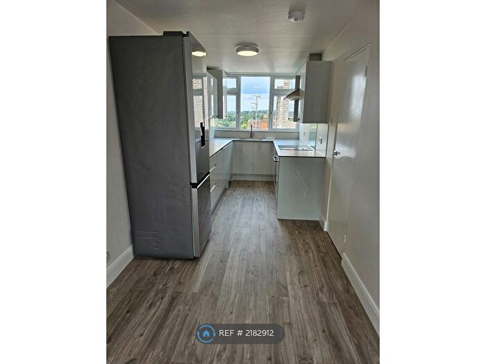 2 Bedroom Flat To Rent In Irvin Point, London, N3