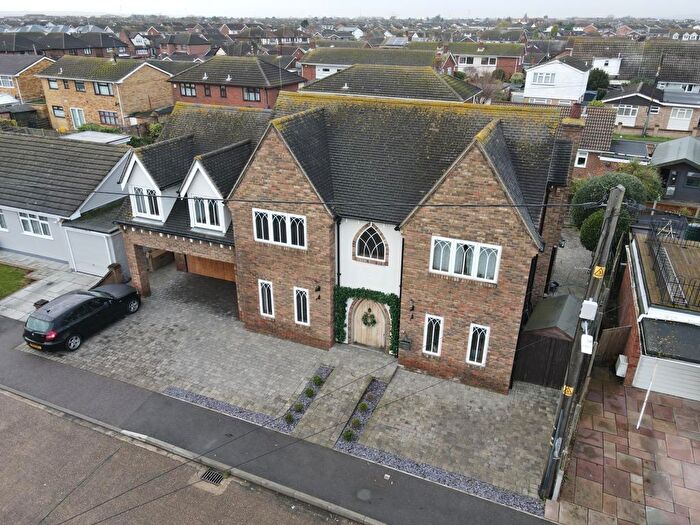 4 Bedroom Detached House For Sale In Hannett Road, Canvey Island, SS8
