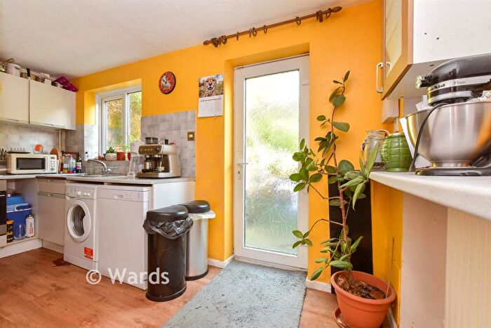 3 Bedroom End Of Terrace House For Sale In Mayfield Avenue, Dover, Kent, CT16
