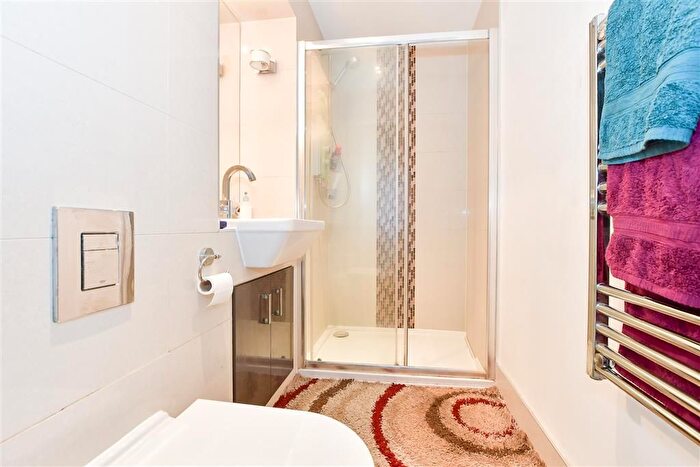 1 Bedroom Flat For Sale In Lesbourne Road, Reigate, Surrey, RH2