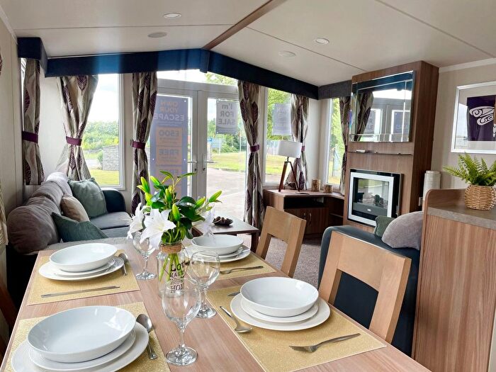 2 Bedroom Mobile/park Home For Sale In Lowestoft, NR32