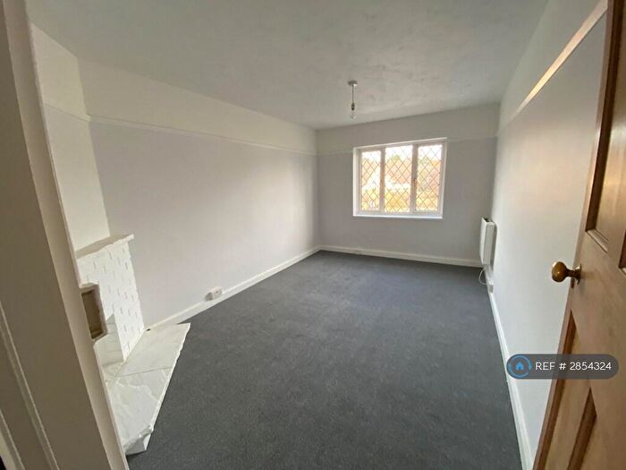 2 Bedroom Flat To Rent In London Road, East Grinstead, RH19
