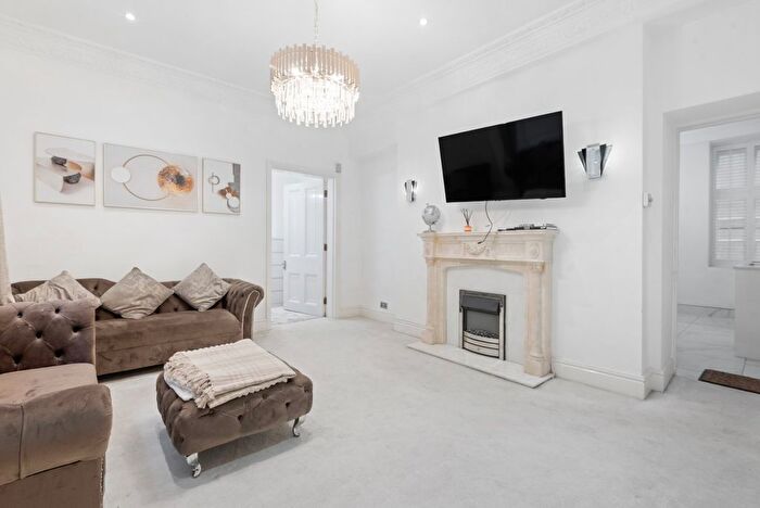 2 Bedroom Flat To Rent In De Vere Gardens, Kensington Gate, W8