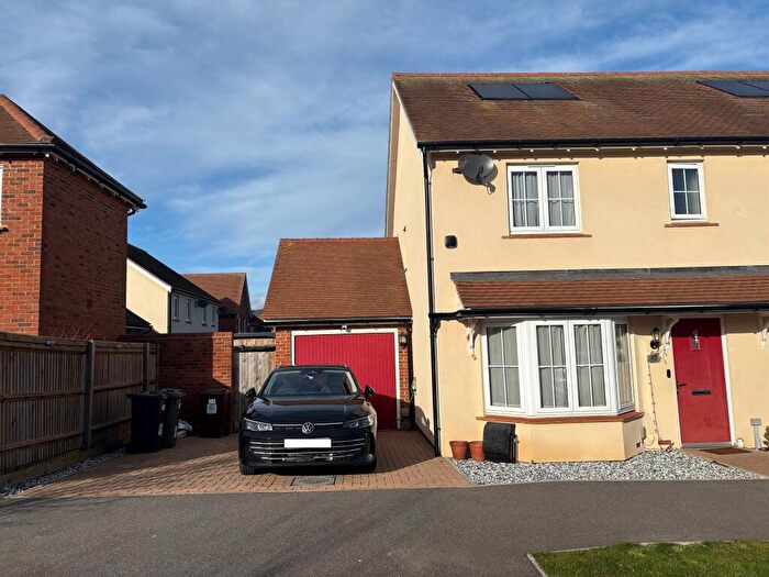 3 Bedroom Semi-Detached House For Sale In Pearwood Road, Allington, Maidstone, ME16