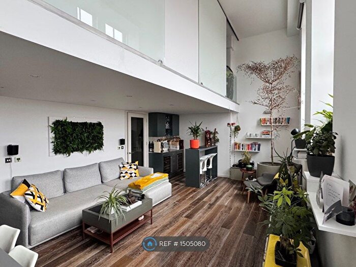 2 Bedroom Maisonette To Rent In Gore House, London, N1