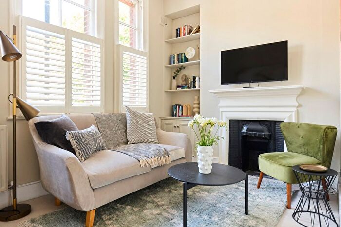 2 Bedroom Flat To Rent In Upper Richmond Road, London, SW15