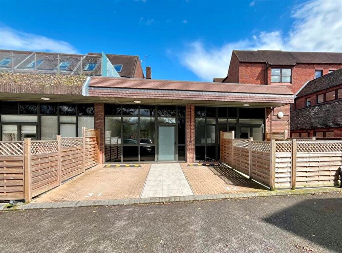 2 Bedroom Flat For Sale In Castle Street, Salisbury, SP1