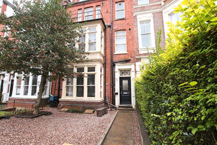 2 Bedroom Flat To Rent In East Park Parade, Northampton, NN1