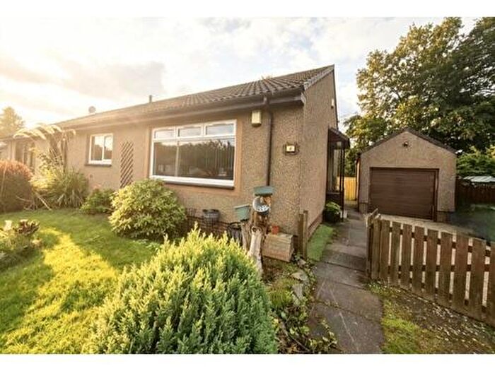 3 Bedroom Bungalow To Rent In Croft Place, Livingston, EH54