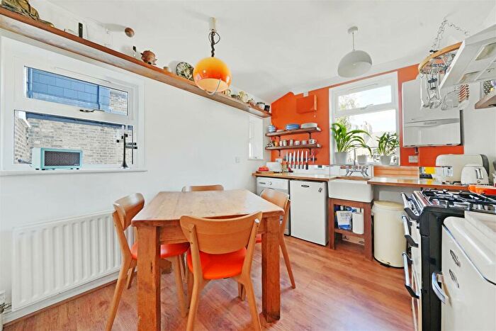 2 Bedroom Flat For Sale In Ferntower Road, London, N5