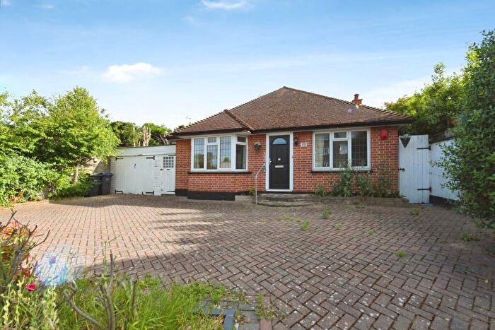 1 Bedroom Bungalow For Sale In Station Road, Thorpe Bay, Essex, SS1