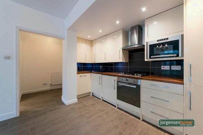 1 Bedroom Flat To Rent In Adelaide Grove, Shepherds Bush, London W12