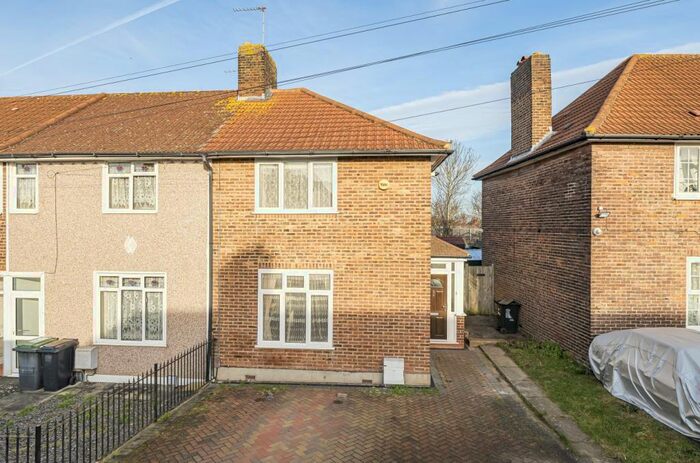 2 Bedroom Terraced House To Rent In Launcelot Road Bromley, BR1