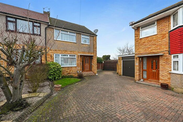 3 Bedroom End Of Terrace House For Sale In Magnolia Close, Moulsham Lodge, Chelmsford, CM2