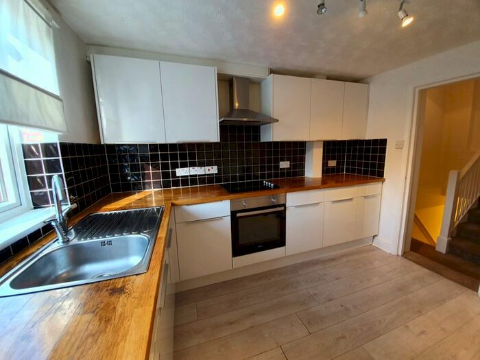 2 Bedroom Flat To Rent In Asylum Rd, Peckham, London, SE15