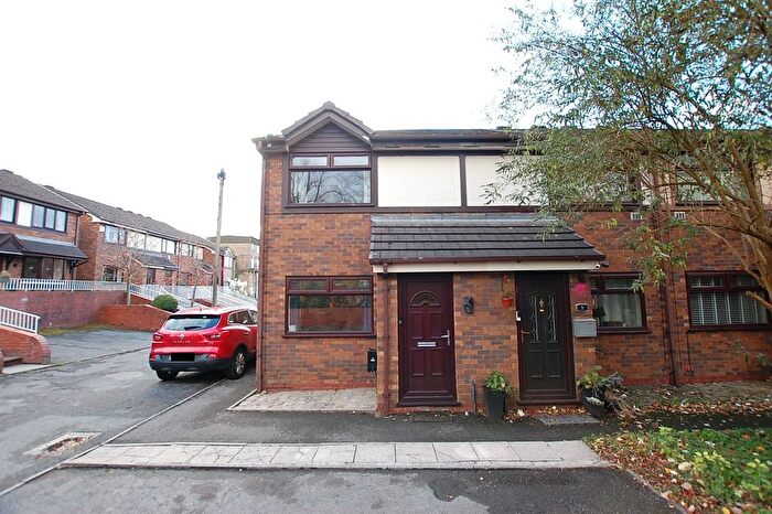 2 Bedroom End Terrace House For Sale In Lyndhurst View, Dukinfield, Greater Manchester, SK16