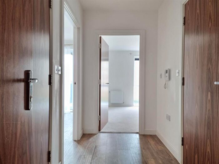 1 Bedroom Flat For Sale In Handley Page Road, IG11