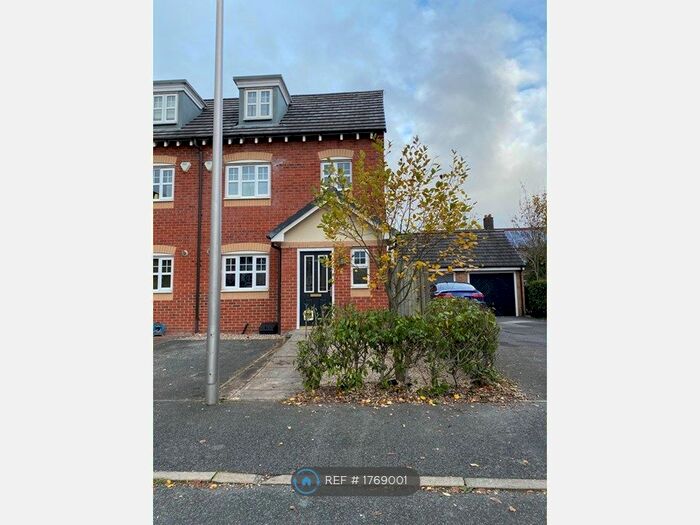 3 Bedroom Semi-Detached House To Rent In Blakemore Park, Manchester, M46