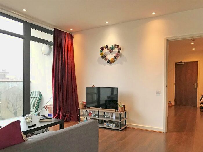 2 Bedroom Flat To Rent In Arundel Court, Lambeth, SE11