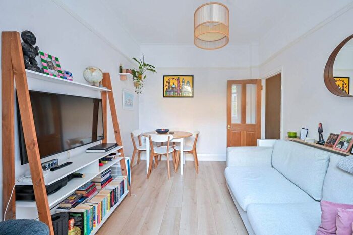 1 Bedroom Flat For Sale In Sutherland Square, Elephant And Castle, London, SE17
