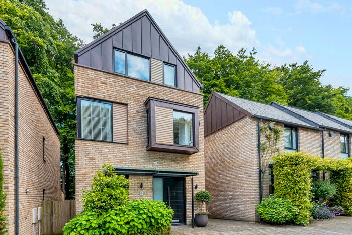 4 Bedroom Detached House To Rent In Chilbolton Avenue, Winchester, SO22