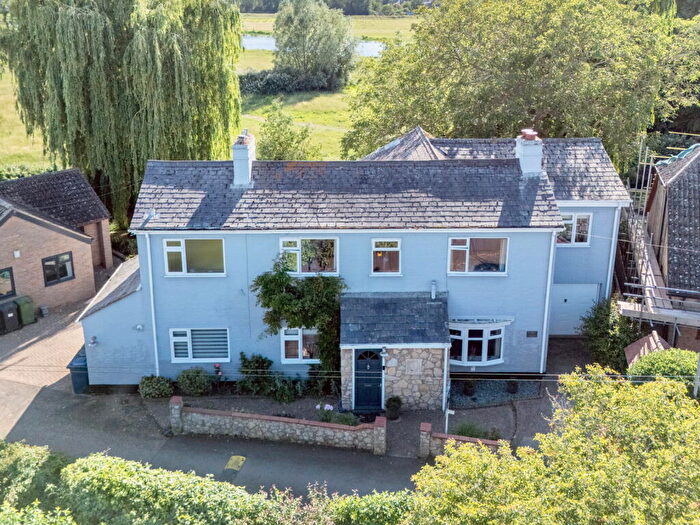 4 Bedroom Detached House For Sale In Priory Road, St. Ives, PE27