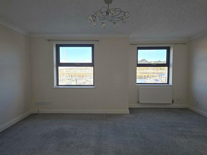 4 Bedroom Town House To Rent In Mulberry Close, Conwy, LL32
