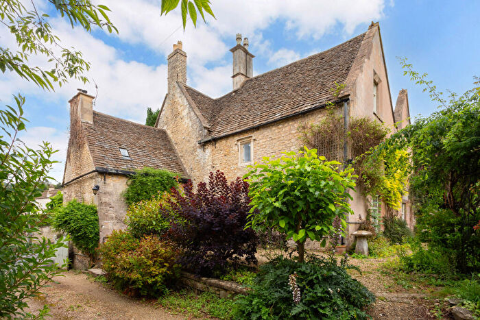 4 Bedroom Semi-Detached House For Sale In Brimscombe Hill, Brimscombe, GL5