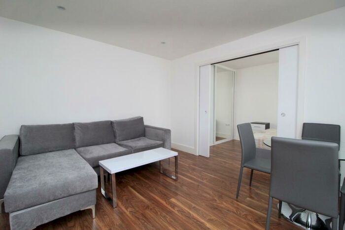 1 Bedroom Apartment To Rent In Bank Court, Hemel Hempstead, Hertfordshire, HP1