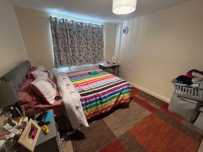 2 Bedroom Flat For Sale In Highfield Road, Dudley, DY2