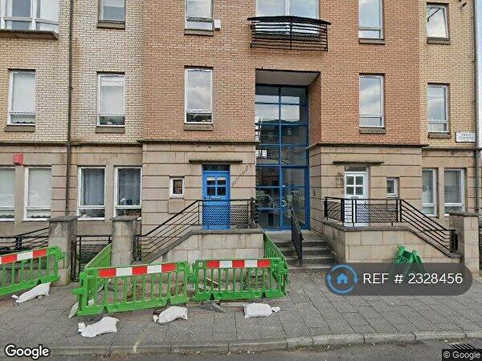 3 Bedroom Flat To Rent In Errol Gardens New Gorbals, Glasgow, G5