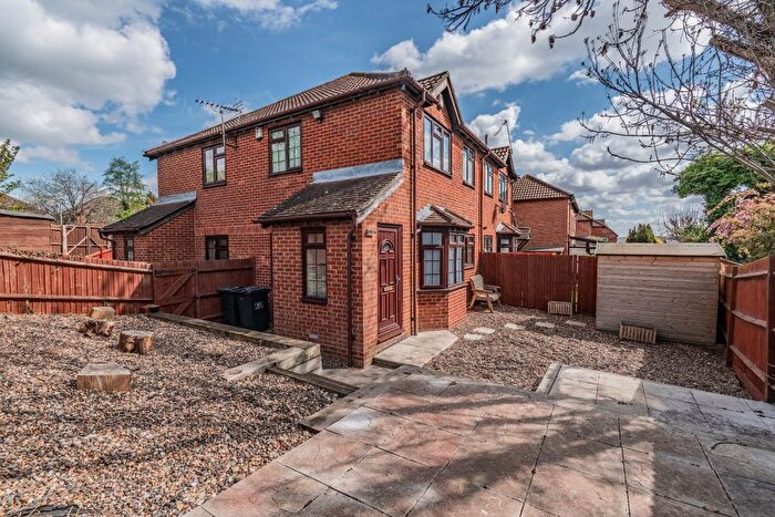 1 Bedroom Semi Detached House For Sale In Blackmans Close, Dartford, Kent, DA1