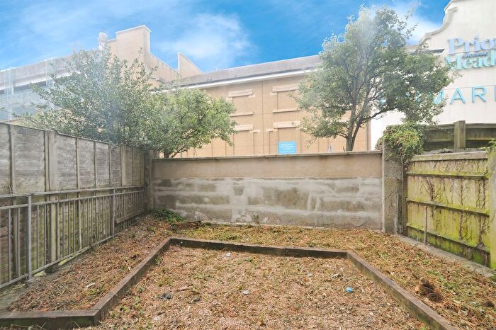 2 Bedroom Flat For Sale In Devonshire Road, Hastings, TN34