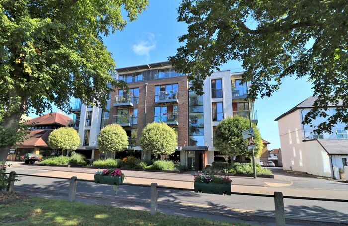 2 Bedroom Flat To Rent In Queens Road, Walton-On-Thames, KT12