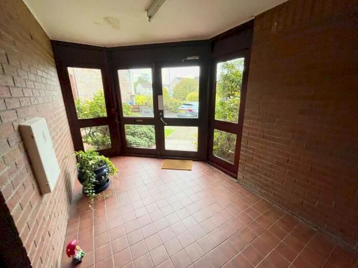 2 Bedroom Flat To Rent In Portland Place, Hamilton, ML3