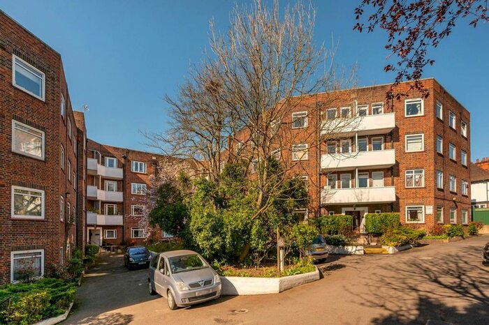 3 Bedroom Flat To Rent In Kingston Hill, Kingston Hill, Kingston Upon Thames, KT2