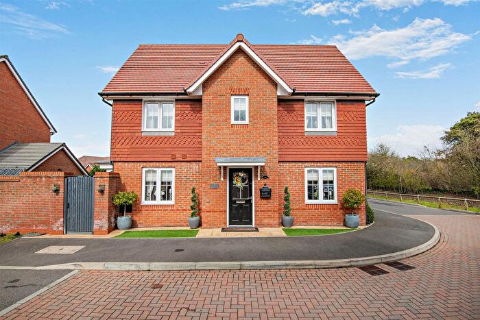 3 Bedroom Detached House For Sale In Matthews Avenue, Harrietsham, Maidstone, ME17
