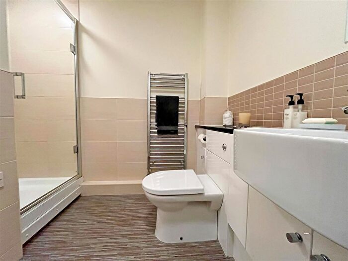 1 Bedroom Flat For Sale In Hornchurch Road, Hornchurch, RM12