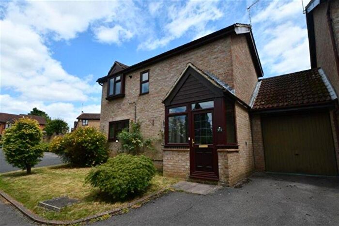 2 Bedroom House To Rent In Bedroom Detached House In Godalming, GU7