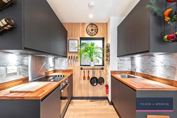 1 Bedroom Apartment For Sale In Pippin House, Apple Tree Road, N17
