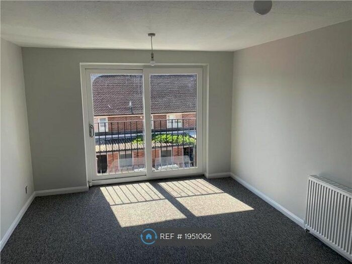 3 Bedroom Flat To Rent In Linton, Cambridge, CB21