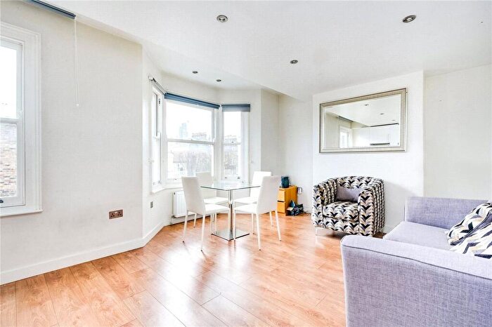 3 Bedroom Flat To Rent In Cruden Street, Islington, N1