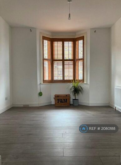 3 Bedroom Terraced House To Rent In Swindon, Swindon, SN1