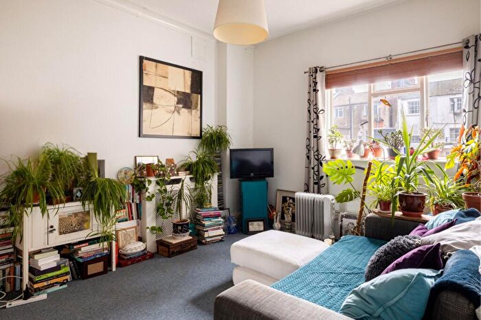 1 Bedroom Flat For Sale In Brunswick Square, Hove, BN3