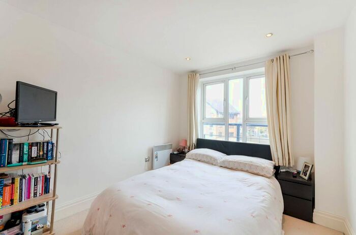 2 Bedroom Flat To Rent In Seven Kings Way, Kingston, Kingston Upon Thames, KT2